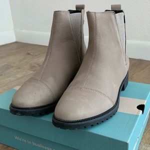Tom’s Water Resistant Booties - Size 8 - Taupe